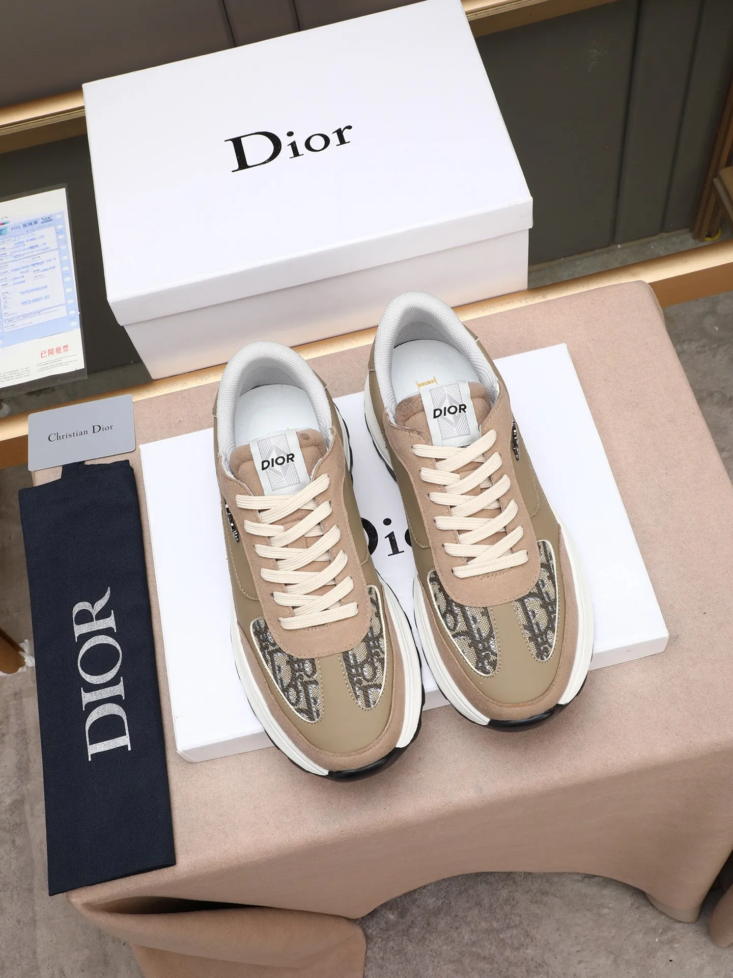 Men's shoes 💰P460 Dior's avant-garde and versatile fashionable men's shoes are privately modeled, calfskin stitched with Dior's special waterproof fabric, fashionable, simple, elegant, trendy, eye-catching, and pursuing class. It will subvert old ideas and be a must-have for fashionistas who want to spend time with you! Must keep it for yourself! High-end comfort but low-end, high-end quality workmanship. Code number: 38-44 (45 customized) 3 colors for your choice [kiss][kiss][kiss]